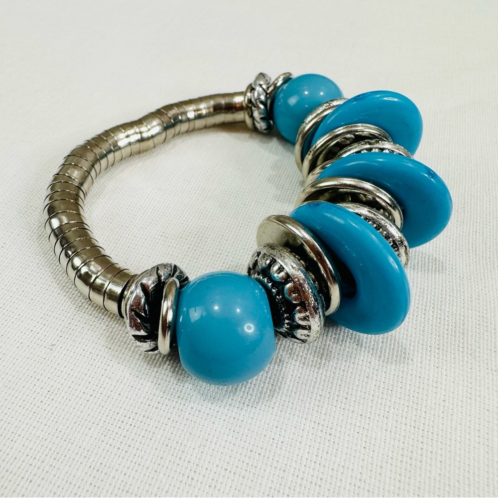 💚 SILVER TONE AQUA BLUE BEADED BOHO CHIC STRETCH BRACELET NWOT FASHION GLAM 🩵 - Picture 4 of 8
